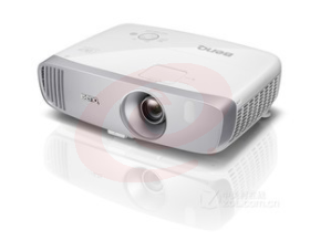 明基(BenQ)W1120家用投影机1080P全高清分辨率。短焦投影 2D梯形校正、侧投、镜头移动功能
